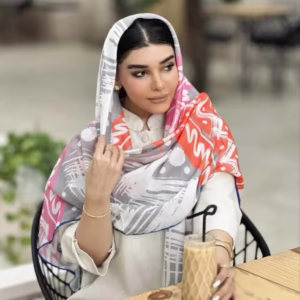 روسری نخی پاییزه 01465 طرح قرمز