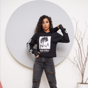 هودی کراپ زنانه کلاهدار آستین فینگردار مدل انیمه کد 2