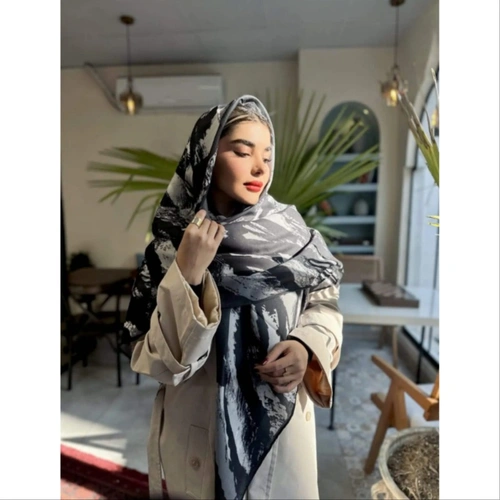 روسری نخی پاییزه طرح ابر و باد قواره بزرگ 135 دور دست دوز مدل 01565 | تصویر 2 روسری نخی پاییزه